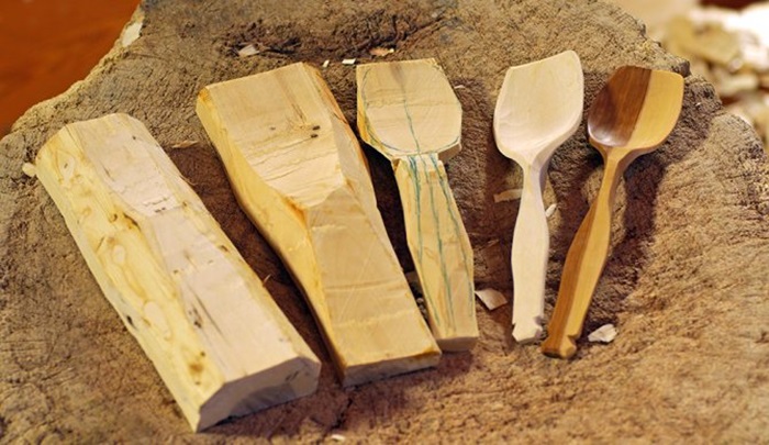 Чтобы изготовить деревянную ложку, брали мягкую древесину. /Фото: bibka56.ru