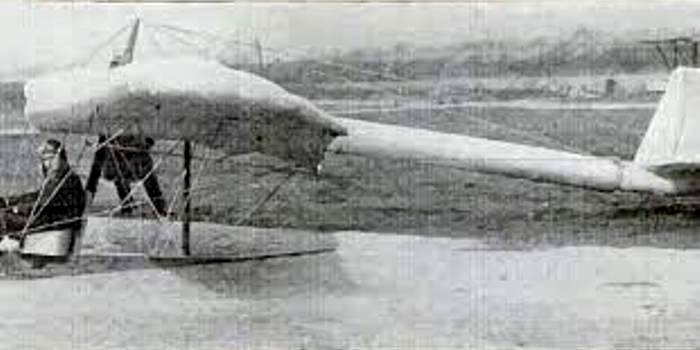 Единственная сохранившаяся фотография первого надувного самолета. /Фото: ucrazy.ru