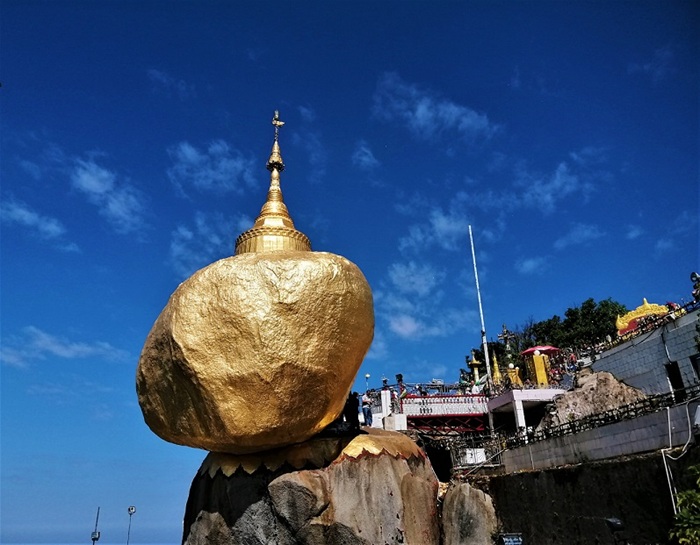 Святыня в одном из самых неожиданных мест. /Фото: goodlifemyanmar.net Святыня в одном из самых неожиданных мест. /Фото: goodlifemyanmar.net