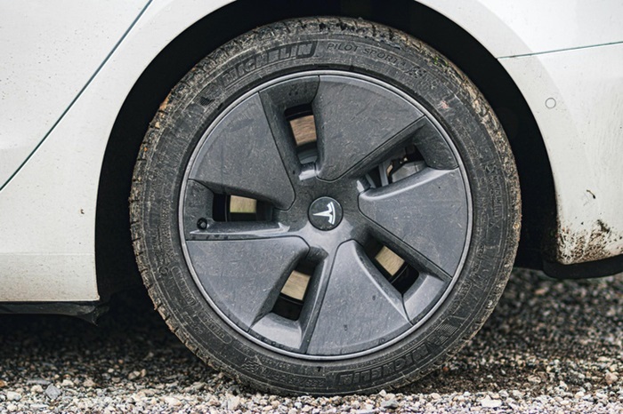 В чём отличие специальных шин для электромобилей, и необходимо ли выбирать именно их 