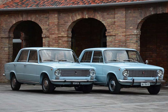 ВАЗ-2101 и Fiat 124 - внешне найти отличия будет довольно трудно. /Фото: vesti.dp.ua