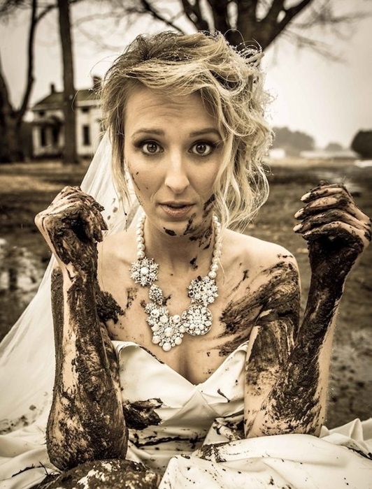 Не везёт невестам в Шотландии - чистой остаться не получится. /Фото: pinterest.co.kr