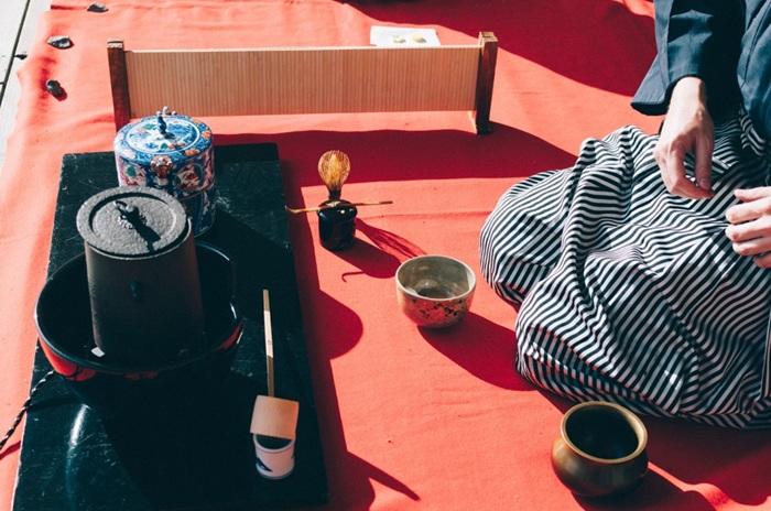 Несколько столетий оттачивания процесса превратили чаепитие в один из главных дзен-ритуалов японской культуры.