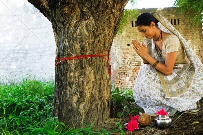 Некоторые индийские девушки первым браком сочетаются с...деревом. /Фото: thailand-good.ru