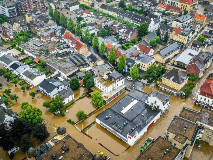 Голландцам постоянно приходится бороться с наплывом стихии. /Фото: news.sky.com