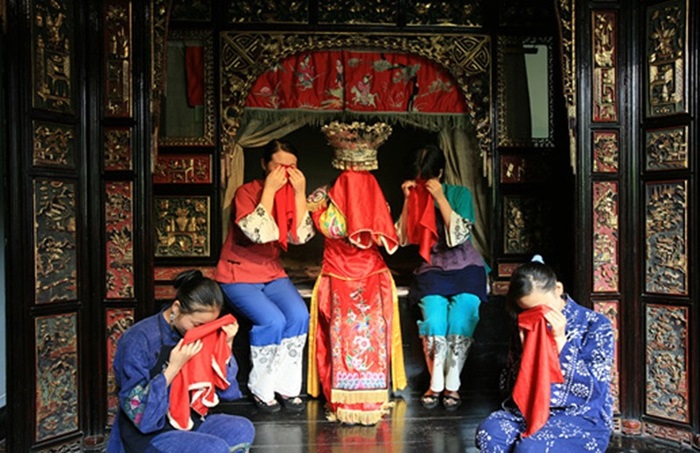 Китайских девушек провожают в брак горькими слезами. /Фото: drive2.ru