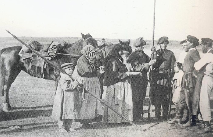 Реально задокументированный эпизод, когда пили на посошок по правилам.