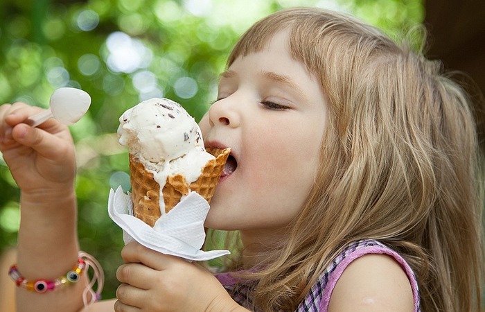 Теперь мороженое, газировка и многое другое будет обходиться без популярного красителя. /Фото: kp.ru