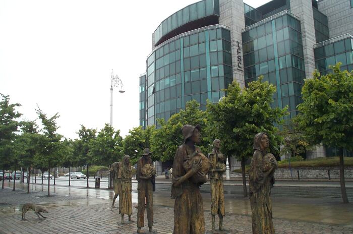 Памятник жертвам картофельного голода в Ирландии. /Фото: wikipedia.org