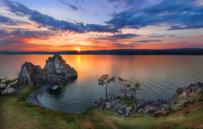 Озеро-рекордсмен - популярная туристическая точка у иностранцев. /Фото: travel-picture.ru