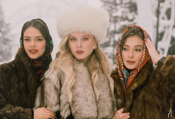 Меховая шапка из СССР - один из главных элементов стиля Slavic Bimbo Girl. /Фото: momenty.org