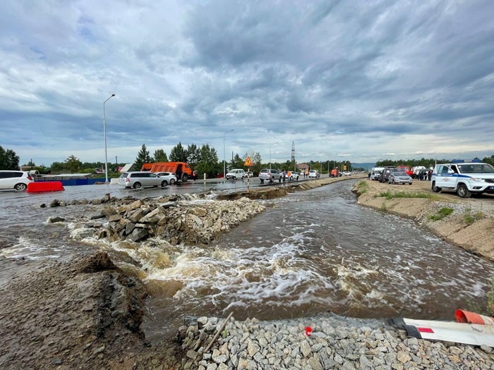 Опасная дорога, где помощи можно дожидаться очень долго. /Фото: maximonline.ru