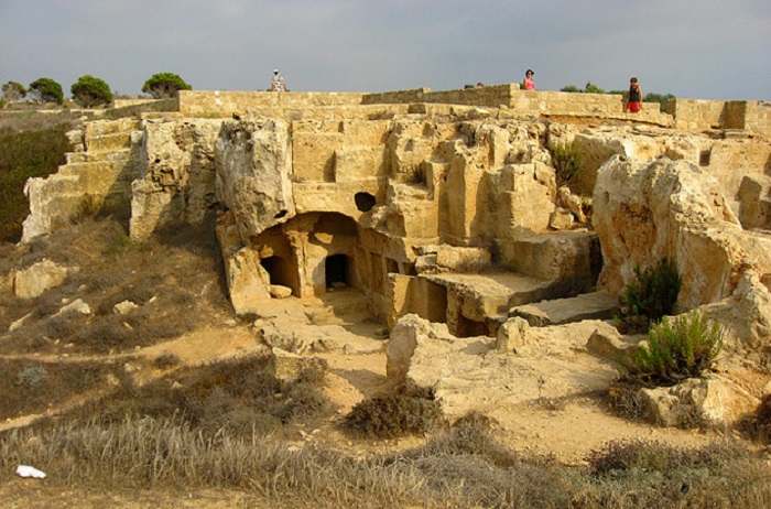 Погребения, которые просто не могли построить в античные времена - но они есть. /Фото:  kipr-pafos.ru