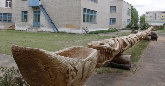 Самая длинная деревянная ложка на планете. /Фото: pikabu.ru