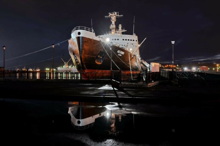 Современный вид уникального судна-музея, Морской вокзал Мурманска. /Фото: murmansk.ru