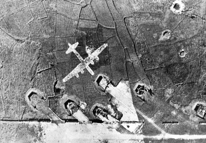 Изображение якобы подбитого американского В-29, созданного японцами. /Фото: theatlantic.com
