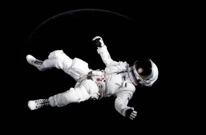 Люди в космосе не леденеют, как показывают в фильмах. /Фото: hi-news.ru