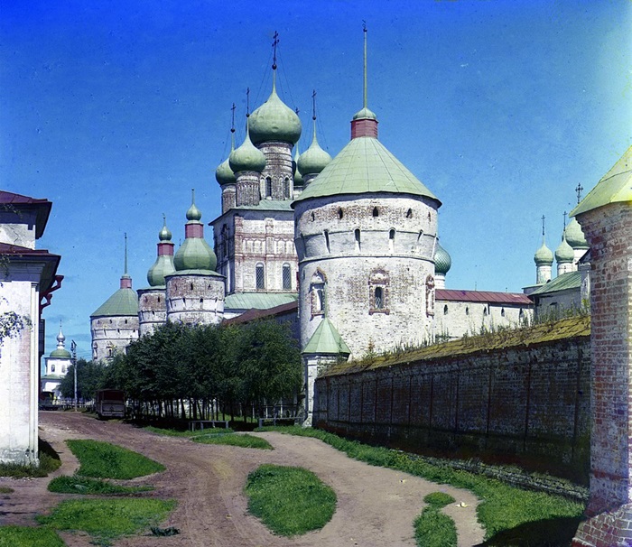 Ростовский кремль, отреставрированное фото 1911 года. /Фото: wikipedia.org