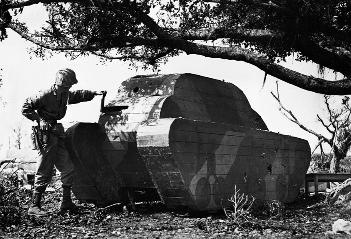 Фанерный танк, созданный японской армии. /Фото: mashable.com