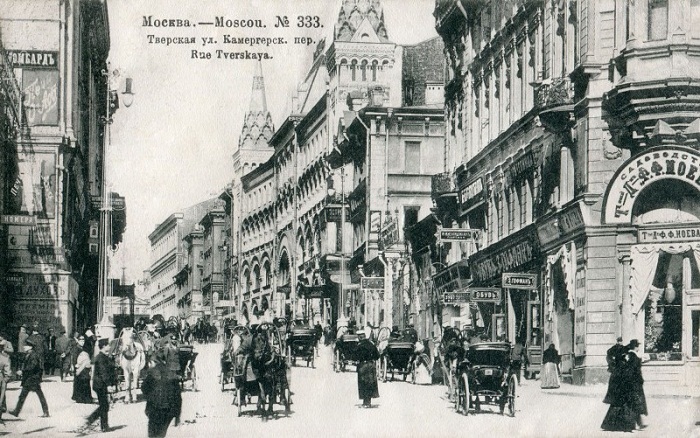 Улицы Москвы требовалось расширить, а исторические здания при этом - не разрушить. /Фото: vladimirdar.livejournal.com