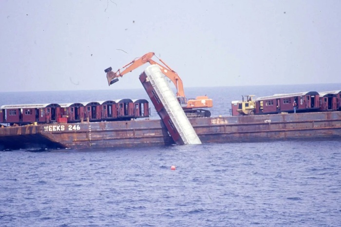 Перед утоплением вагоны тщательно готовили и выбирали для них место.