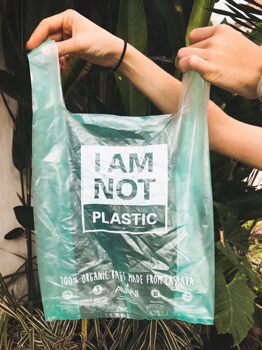 Пакет, который выглядит как полиэтиленовый, но полностью биоразлагается. Пакет, который выглядит как полиэтиленовый, но полностью биоразлагается.