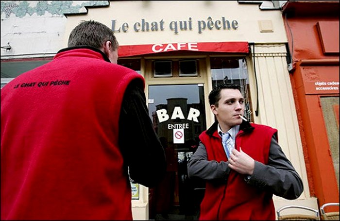 Жилетки для курящих во французском ресторане. /Фото: trade-drive.ru
