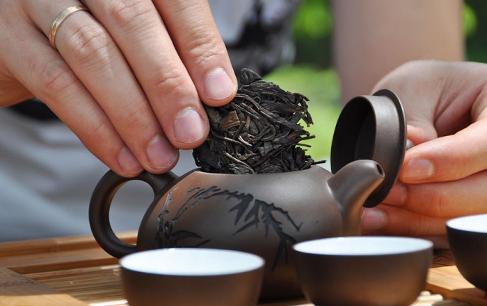 Идеальный чай заварить можно только следуя определённым правилам. /Фото: moschaitorg.ru
