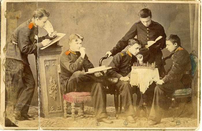 Так выглядели российские гимназисты в 1875 году. /Фото: maximonline.ru