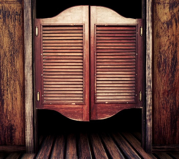 Оригинальная дверь с запоминающимся названием. /Фото: az-buki.moscow