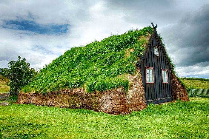 Традиционный исландский домик. /Фото: geoquono.com