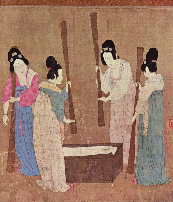 Китайские женщины, занятые изготовлением шёлка, изображение 12 века. /Фото: wikipedia.org
