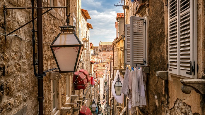 И улочки в Дубровнике всё ещё по-средневековому узенькие. /Фото: planetofhotels.com