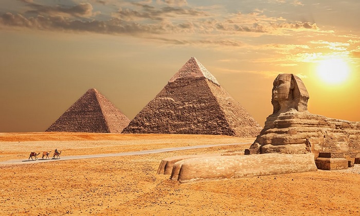 Напрасно в древние времена пирамиды тоже представляют песочного цвета. /Фото: piligrim.ua