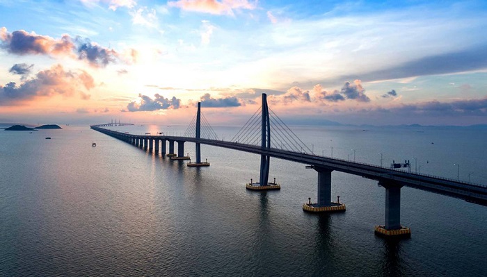 Строился мост долго и дорого. /Фото: people.cn