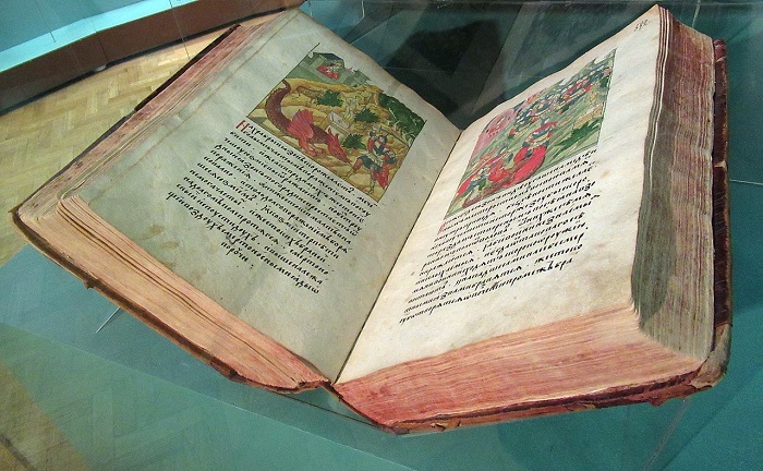Самая большая рукописная книга России. /Фото: wikipedia.org