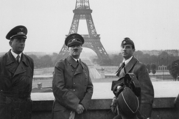 Гитлер в оккупированном Париже, 1940 год. /Фото: nationalinterest.org