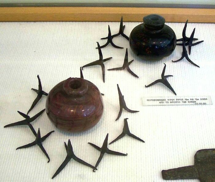 Византийские ручные гранаты с греческим огнём. /Фото: wikipedia.org