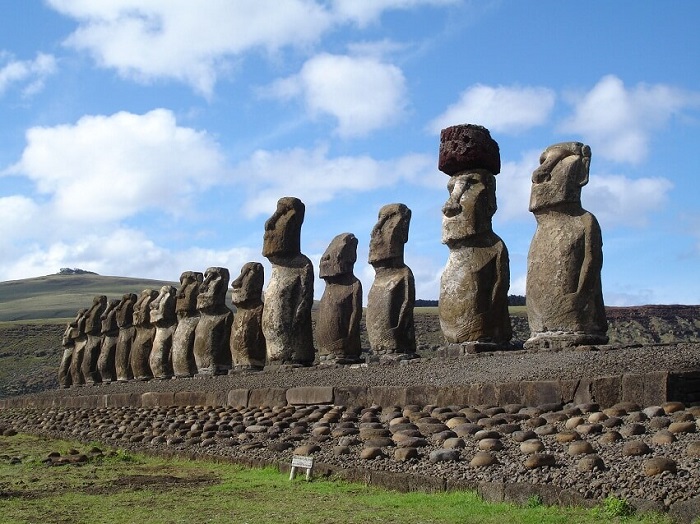 Легендарные скульптуры с острова Пасхи. /Фото: miroworld.ru