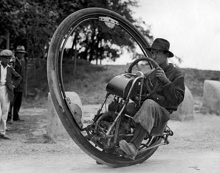 Занимательная идея - поместить человека в колесо. /Фото: wikiрedia.org