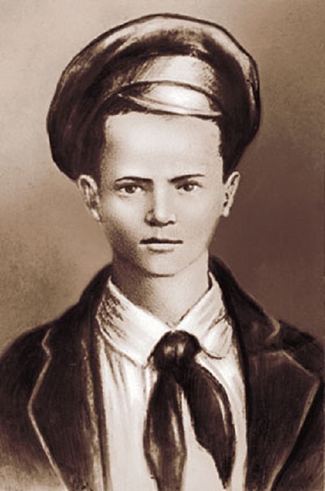 Портрет Павлика Морозова из СМИ, на котором дорисовали пионерский галстук. /Фото: wikipedia.org