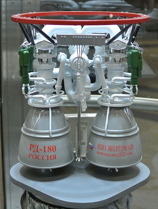 Модель отечественного ракетного двигателя РД-180. /Фото: wikipedia.org