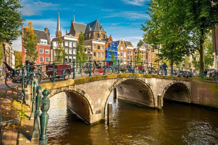 Каналы Амстердама - символы его золотого века. /Фото: wp.com