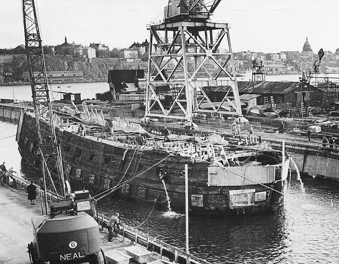 Корабль после поднятия в 1961 году. /Фото: wikipedia.org