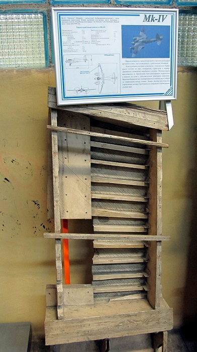 Часть деревянного крыла будущего бомбардировщика. /Фото: wikipedia.org
