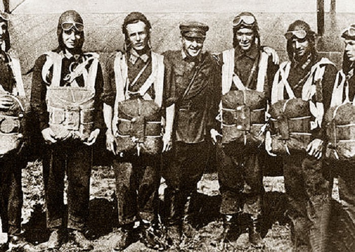 Одни из первых советских десантников, 1930 год. /Фото: wikipedia.org