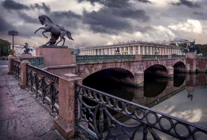 Вид на резиденцию со стороны Анчикова моста. /Фото: sobaka.ru