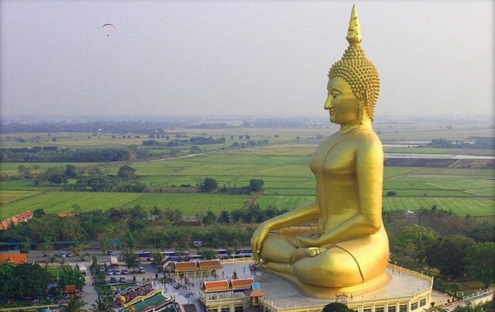 Таиландский сияющий Будда. /Фото: pikabu.ru