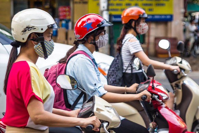 В Южной Корее люди куда чаще ходят в масках. /Фото: rossaprimavera.ru