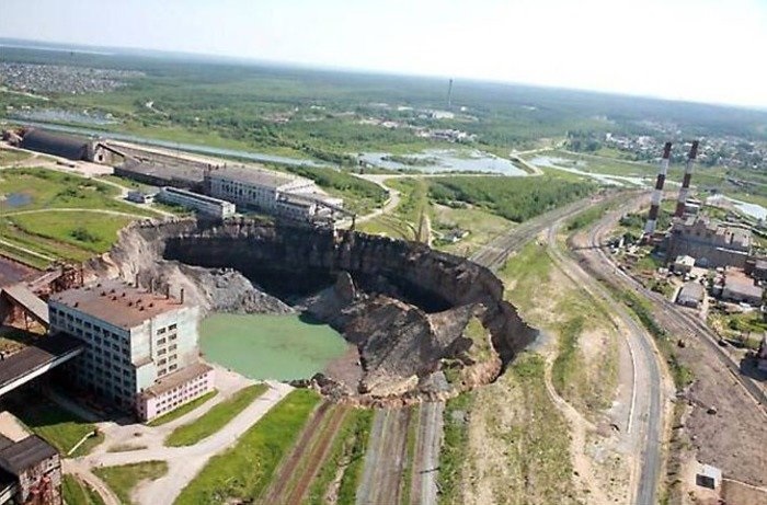 Провалы начали появляться из-за особенностей грунта и залежей полезных ископаемых. /Фото: gorodarus.ru